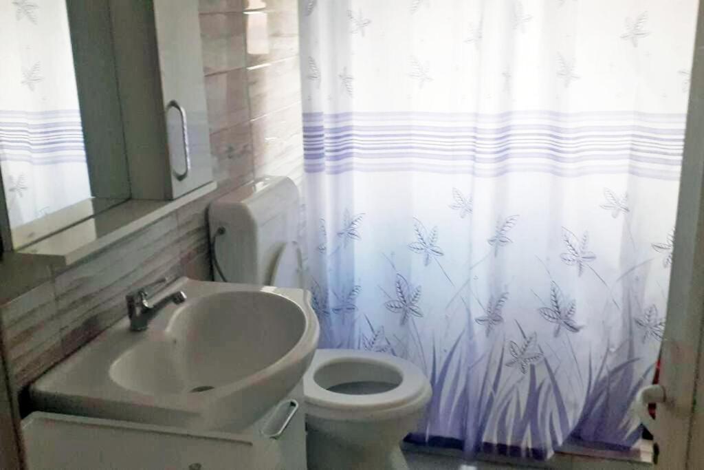 Lovely 1 Bedroom Within Walking Distance, Views Печ Екстериор снимка