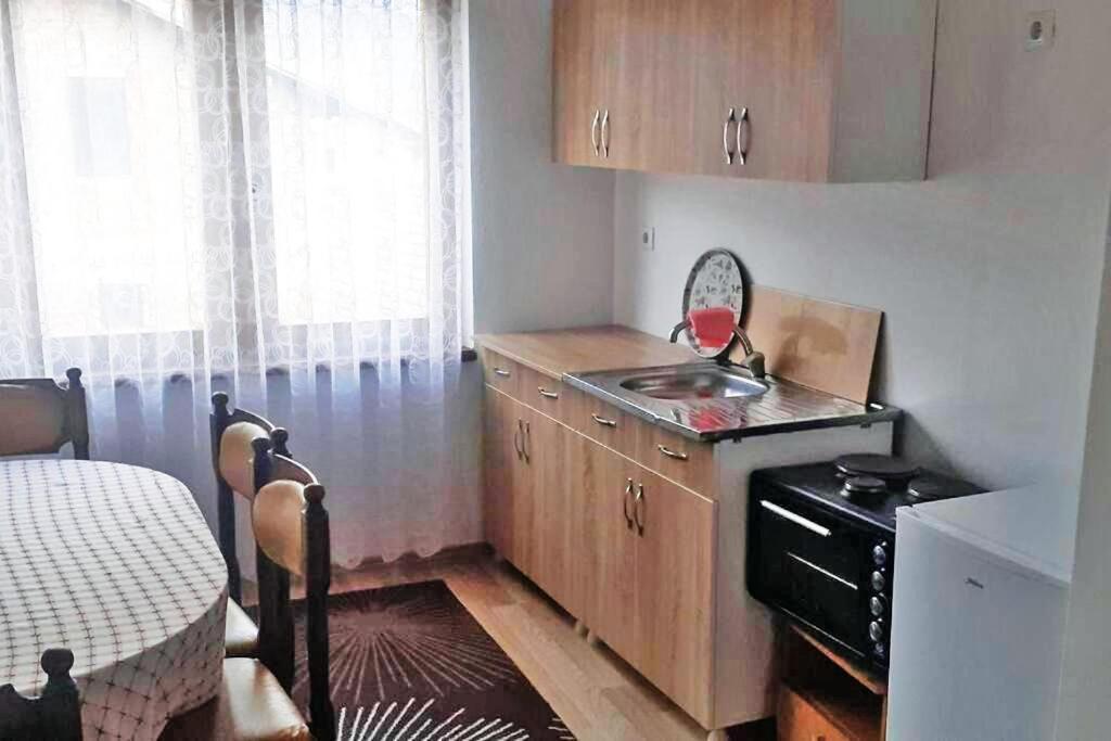 Lovely 1 Bedroom Within Walking Distance, Views Печ Екстериор снимка