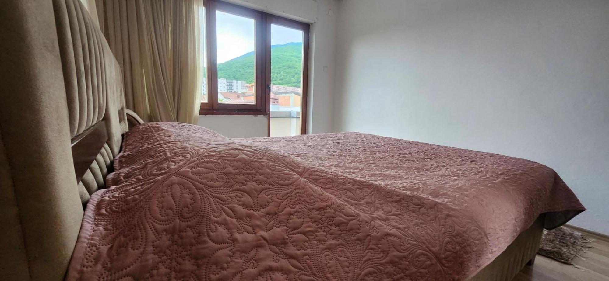 Lovely 1 Bedroom Within Walking Distance, Views Печ Екстериор снимка